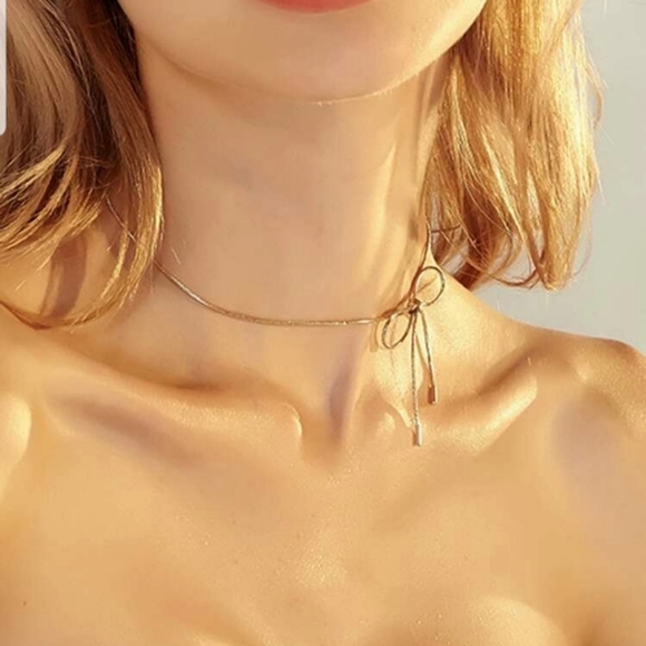 *Jillian* Bow Tie Necklace - Picture 2 of 7